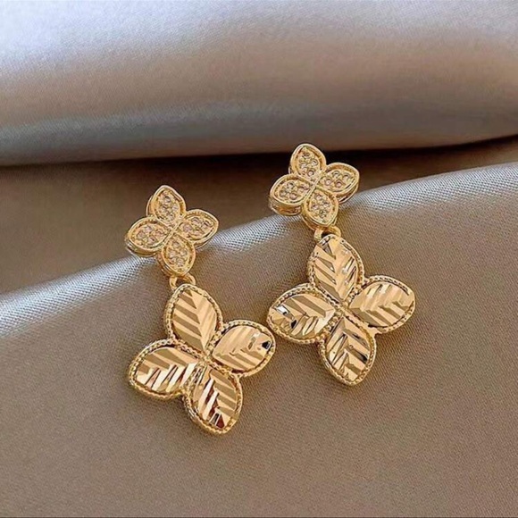 Jewelry - #69  Flower Stud Earrings